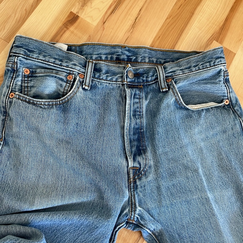 Levis 501 xx Jeans Mens 34x32 Button Fly Straight Leg Light Wash Classic Denim - Picture 7 of 11